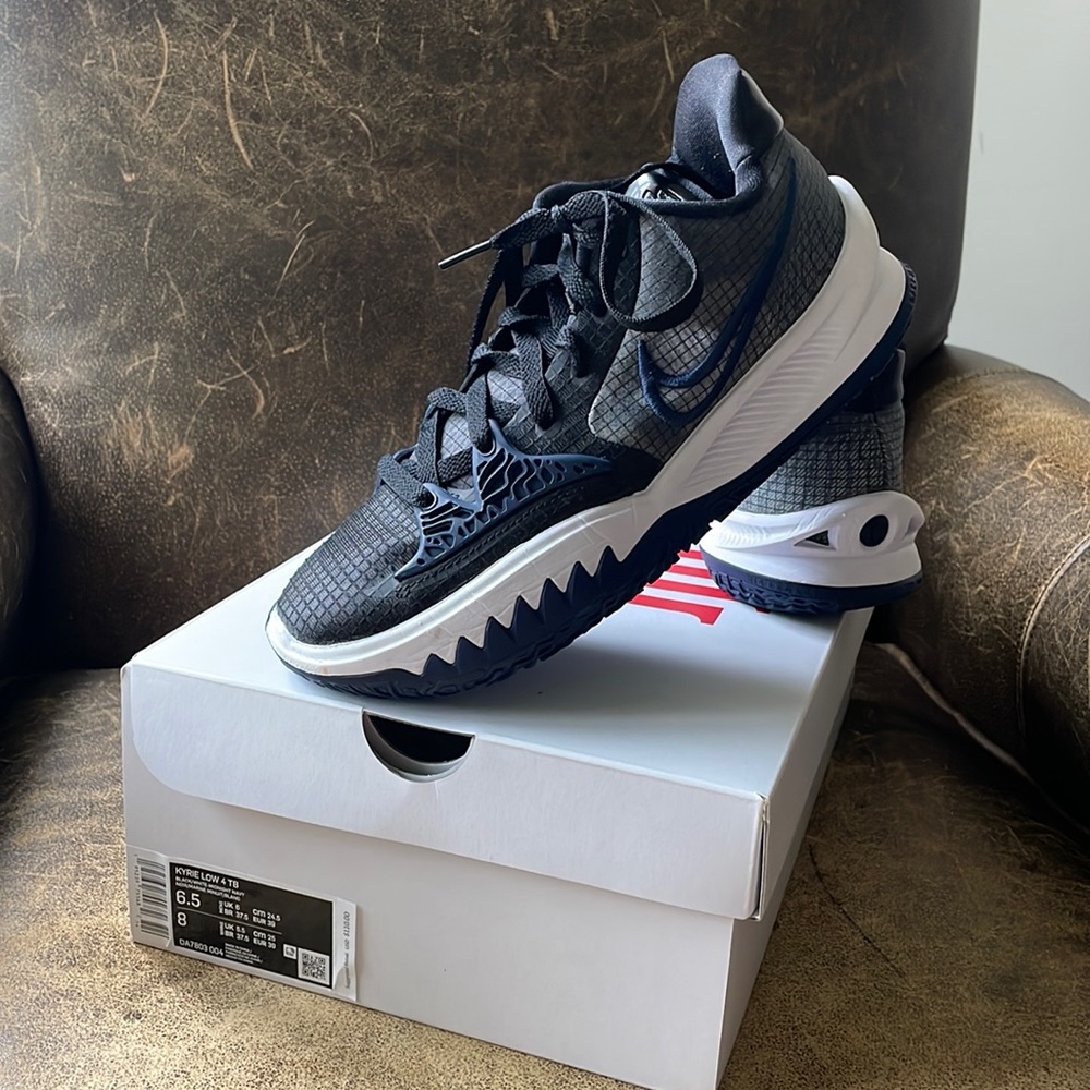 Kyrie Low 4 size 6.5 mens or size 8 womens